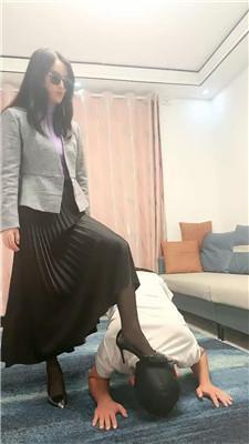 绯闻王妃白领S-高跟黑丝踩-揪耳朵体罚-骑马 bf46537