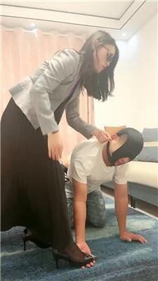 绯闻王妃白领S-高跟黑丝踩-揪耳朵体罚-骑马 bf46537