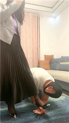 绯闻王妃白领S-高跟黑丝踩-揪耳朵体罚-骑马 bf46537