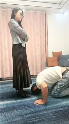 绯闻王妃白领S-高跟黑丝踩-揪耳朵体罚-骑马 bf46537