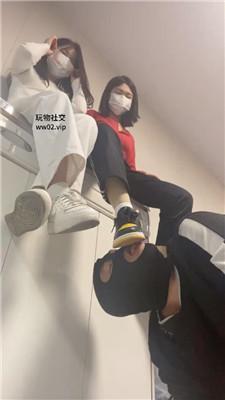 精神小妹双S-居高临下舔脏鞋底白袜 bf46493