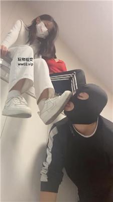 精神小妹双S-居高临下舔脏鞋底白袜 bf46493