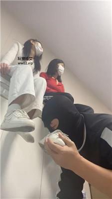 精神小妹双S-居高临下舔脏鞋底白袜 bf46493