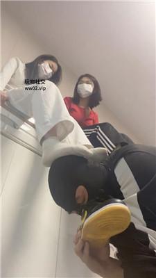 精神小妹双S-居高临下舔脏鞋底白袜 bf46493