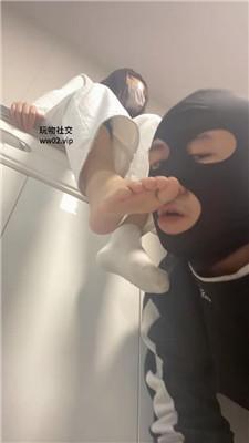 精神小妹双S-居高临下舔脏鞋底白袜 bf46493