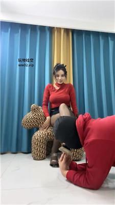 【爱秀套图】【素人挖掘机】舔脏高跟黑丝/抽耳光/坐脸/踩踏bf46494