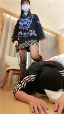 漫音抽耳光鞭打/清理长靴/骑马踩踏/闻舔黑丝jio bf46473