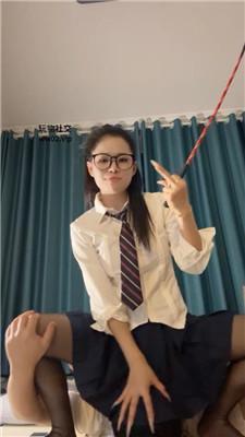 辣辣bb黑丝美腿胯下辱/鞭打/踩踏坐脸窒息 bf46438