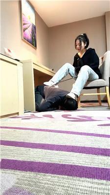 乔伊桌底视角-老爹鞋踩虐/胯下羞辱双视角版 bf46474