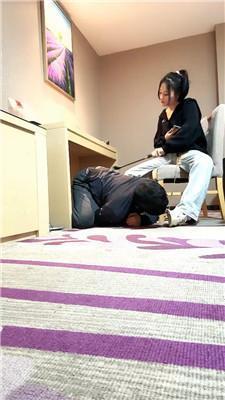 乔伊桌底视角-老爹鞋踩虐/胯下羞辱双视角版 bf46474