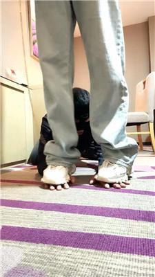 乔伊桌底视角-老爹鞋踩虐/胯下羞辱双视角版 bf46474