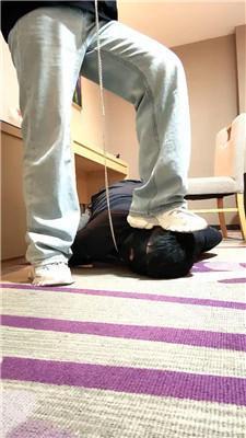 乔伊桌底视角-老爹鞋踩虐/胯下羞辱双视角版 bf46474