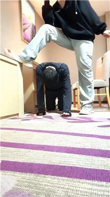 乔伊桌底视角-老爹鞋踩虐/胯下羞辱双视角版 bf46474