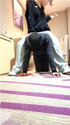 乔伊桌底视角-老爹鞋踩虐/胯下羞辱双视角版 bf46474