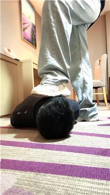 乔伊桌底视角-老爹鞋踩虐/胯下羞辱双视角版 bf46474