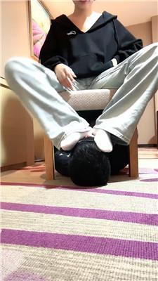 乔伊桌底视角-老爹鞋踩虐/胯下羞辱双视角版 bf46474