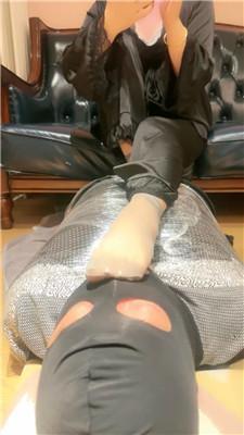 伊潼臭丝袜脚捂脸/物化脚垫 JS241031-10