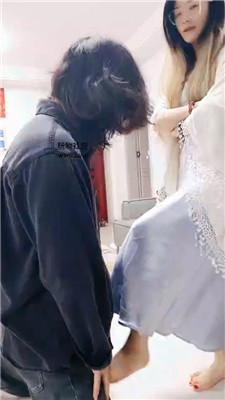 聪慧cc下班回家绿帽老公伺候上 bf46406