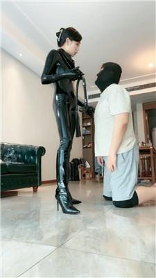 爱丽丝高跟长靴踩虐/重度鞭打/胯下羞辱虐乳 bf46398