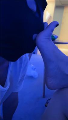 黛樱下跪伺候恋足舔 JS241028-35