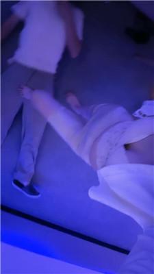 黛樱下跪伺候恋足舔 JS241028-35