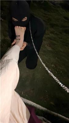 绵绵深夜户外遛狗恋足舔 JS241028-33