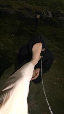 绵绵深夜户外遛狗恋足舔 JS241028-33