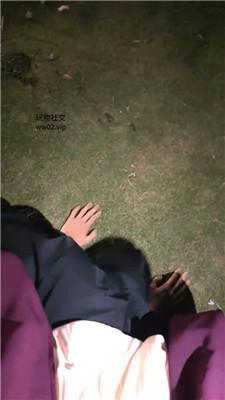 绵绵深夜户外遛狗恋足舔 JS241028-33