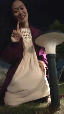 绵绵深夜户外遛狗恋足舔 JS241028-33