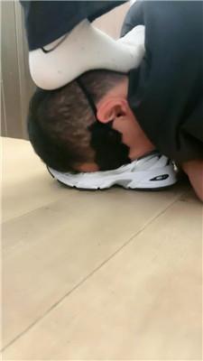 上海学生主邻居偷闻鞋子被我发现 JS241027-4