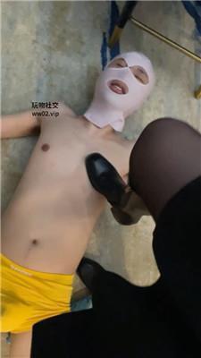 魔鬼天使长靴黑丝踩虐脚垫奴 JS241027-12