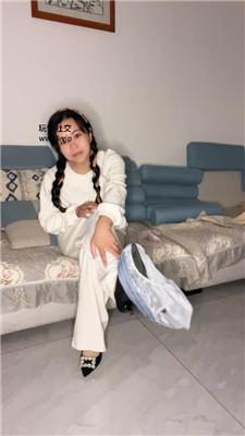 凶大无挠喜欢闻原味的贱奴 JS241027-9