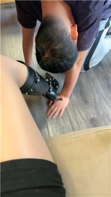 沅芷大人高跟皮靴桌底蹂躏圈养家奴 bf46250