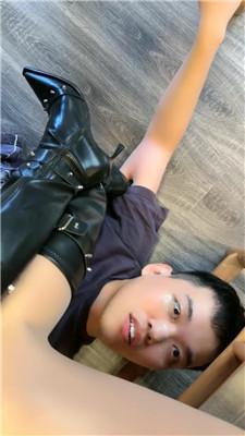 沅芷大人高跟皮靴桌底蹂躏圈养家奴 bf46250