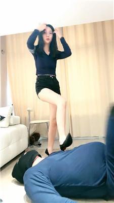 尤雾运动鞋白袜连环踢裆/高跟踩踏/碾压狗头/裸足深喉 bf46248