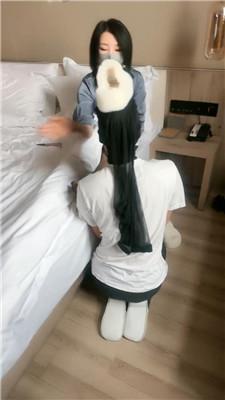 伊潼头顶鞋/舔闻黑丝jio/喂漱口水/鞭打耳光 bf46244