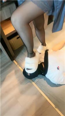 伊潼头顶鞋/舔闻黑丝jio/喂漱口水/鞭打耳光 bf46244