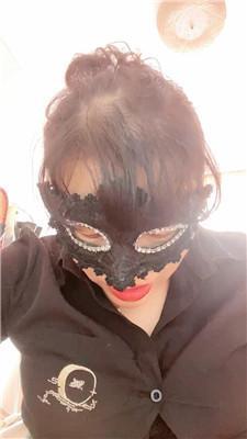 佳琪女王S重口味暴虐上司，上司进门还不依不服 JS241027-1