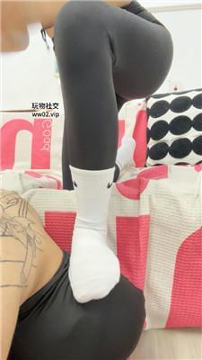 Qi7女友夜跑回家原味鞋袜辱虐 bf49943