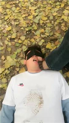 伊潼户外抓住跟踪狂暴揍 JS241114-9