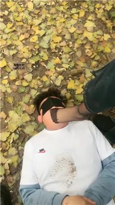 伊潼户外抓住跟踪狂暴揍 JS241114-9