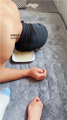 恩恩女神闻舔毛巾棉袜/喝圣水/坐脸窒息 JS241113-7