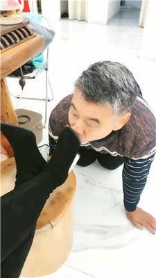 灵汐赏赐猥琐继父圣水/引导舔脏鞋底 JS241025-19