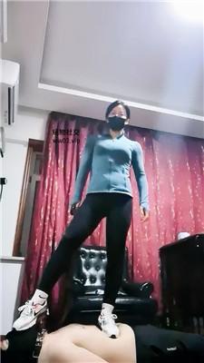 冷颜鞋绑脸呼吸控制/运动鞋白袜踩踏 bf46194