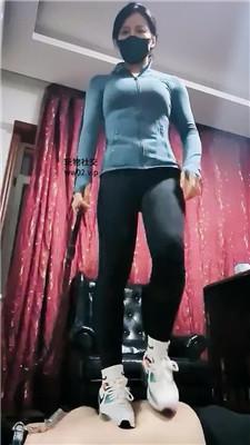 冷颜鞋绑脸呼吸控制/运动鞋白袜踩踏 bf46194