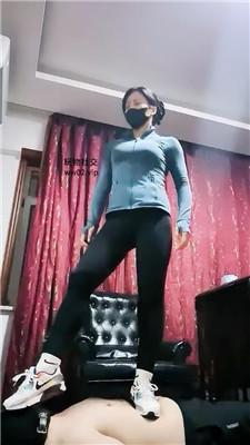 冷颜鞋绑脸呼吸控制/运动鞋白袜踩踏 bf46194