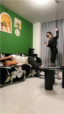 辣姐袜子塞嘴重度强制鞭打 JS241025-10