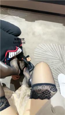 【爱秀套图】【可主】车内诱导司机舔长靴黑丝美腿JS241112-29