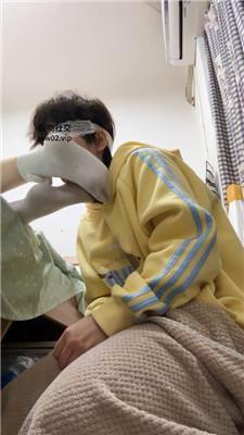 cc大人羞涩舔素人的臭脚丫 JS241112-27