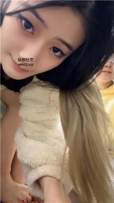 cc大人羞涩舔素人的臭脚丫 JS241112-27